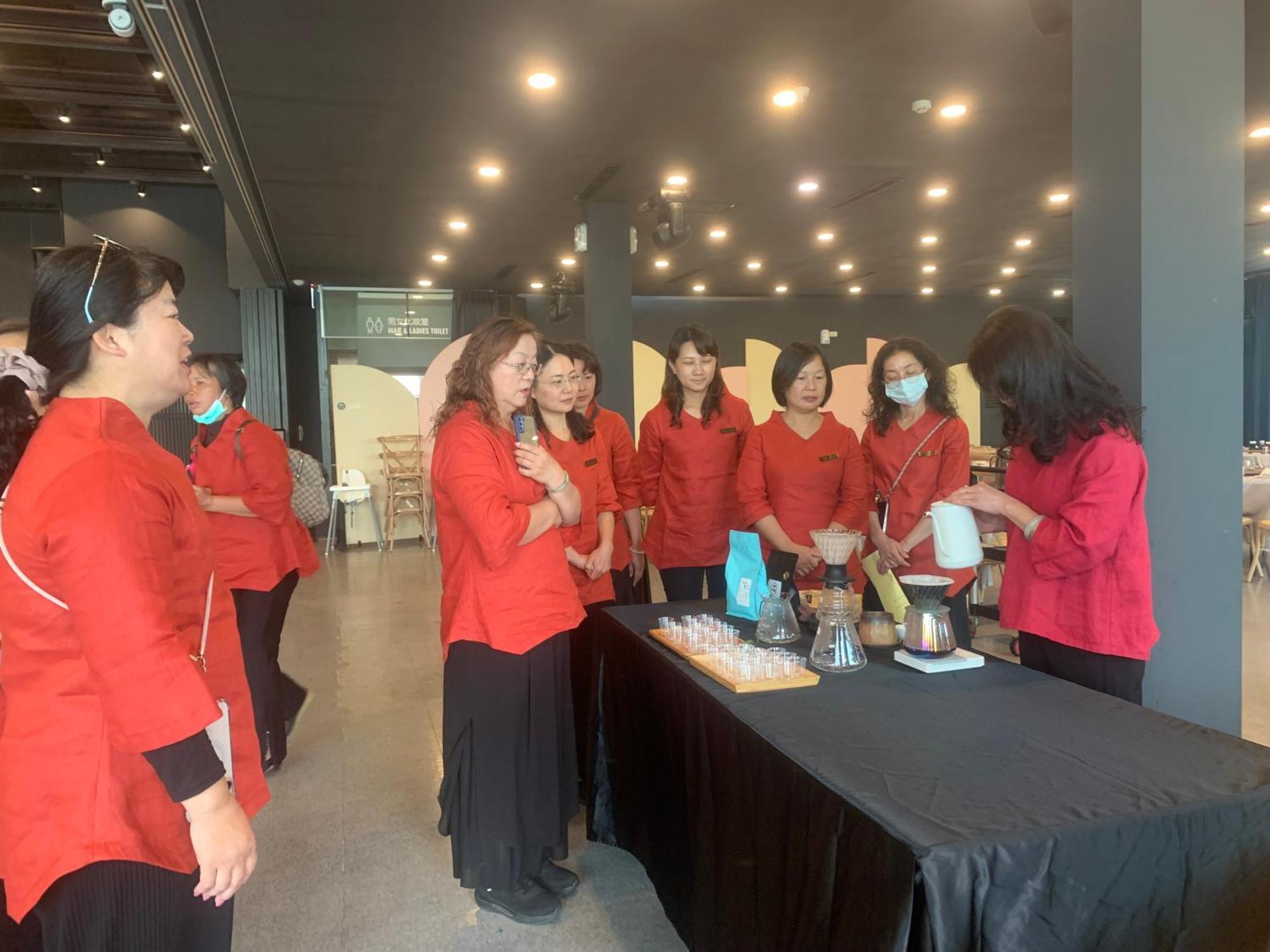 Qun Feng Hotel Fenchihu Ngoại thất bức ảnh