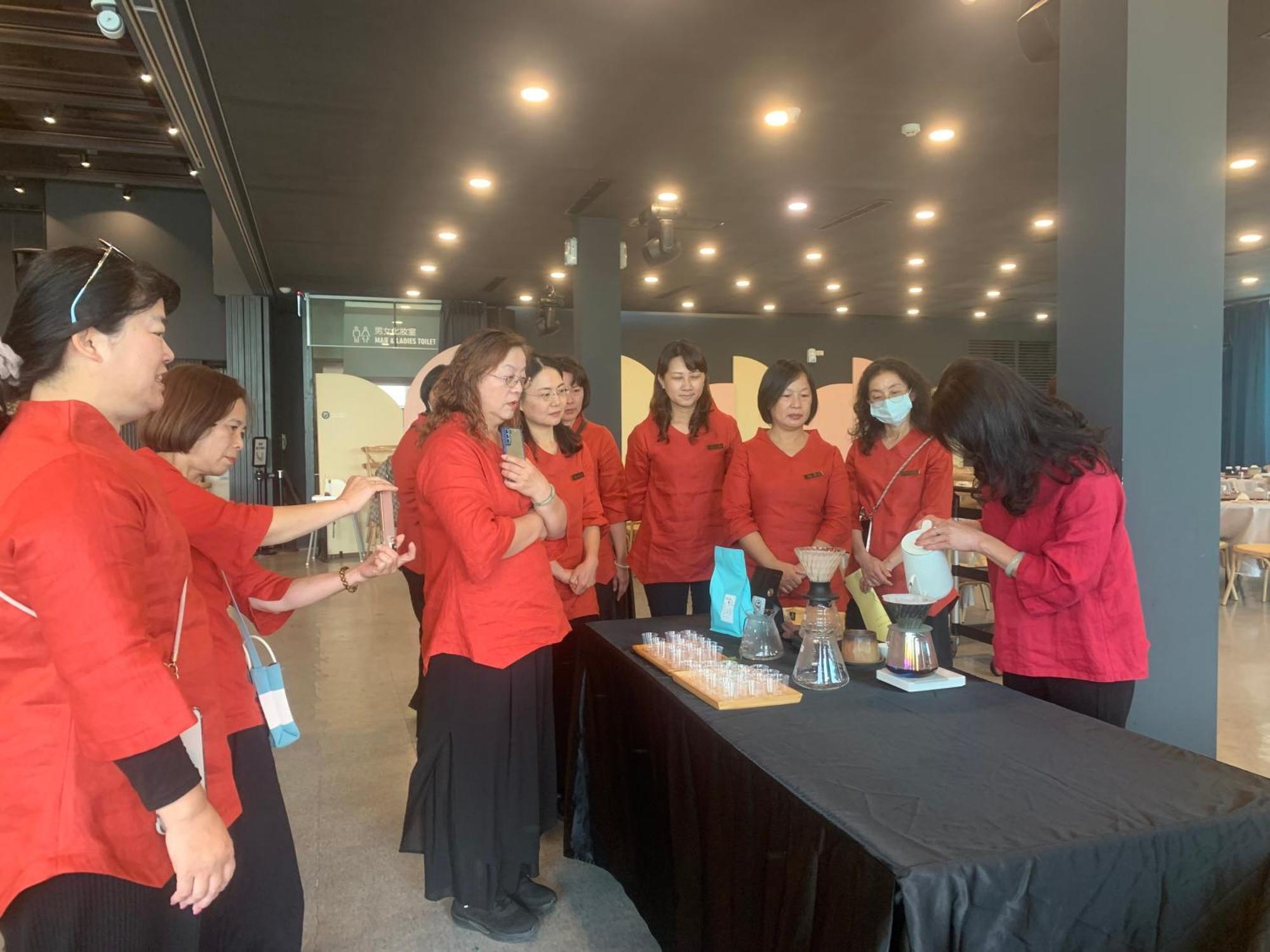 Qun Feng Hotel Fenchihu Ngoại thất bức ảnh